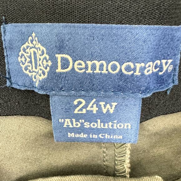 Democracy Womens Core Essential Rolled Cuff Shorts Size 24W Ab Solution Green - Picture 2 of 8